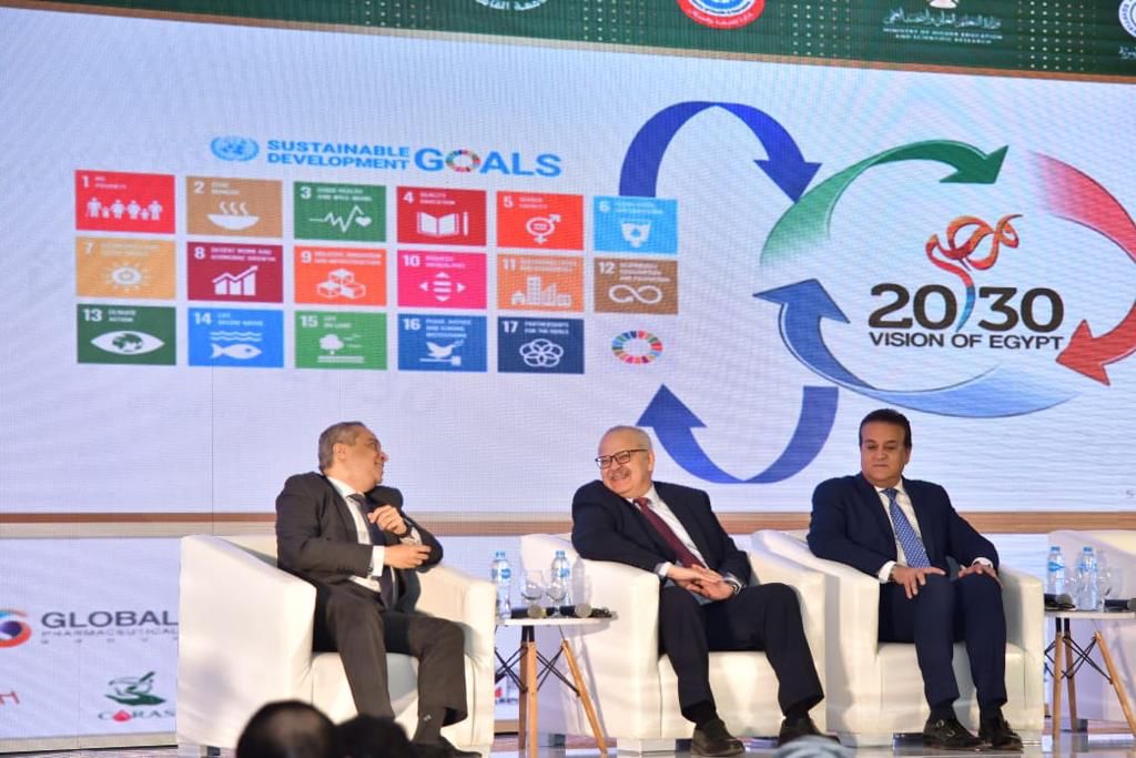 مؤتمر كلية الصيدلة بجامعة القاهرة