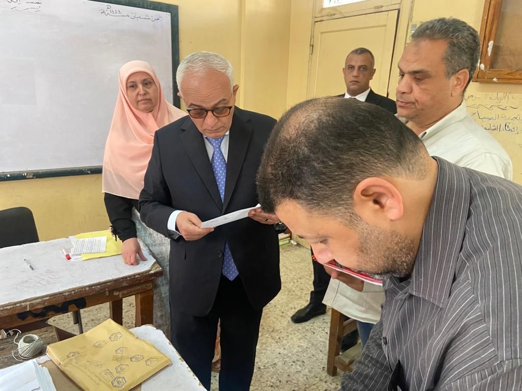 وزير التعليم يتفقد امتحانات الشهادة الإعدادية