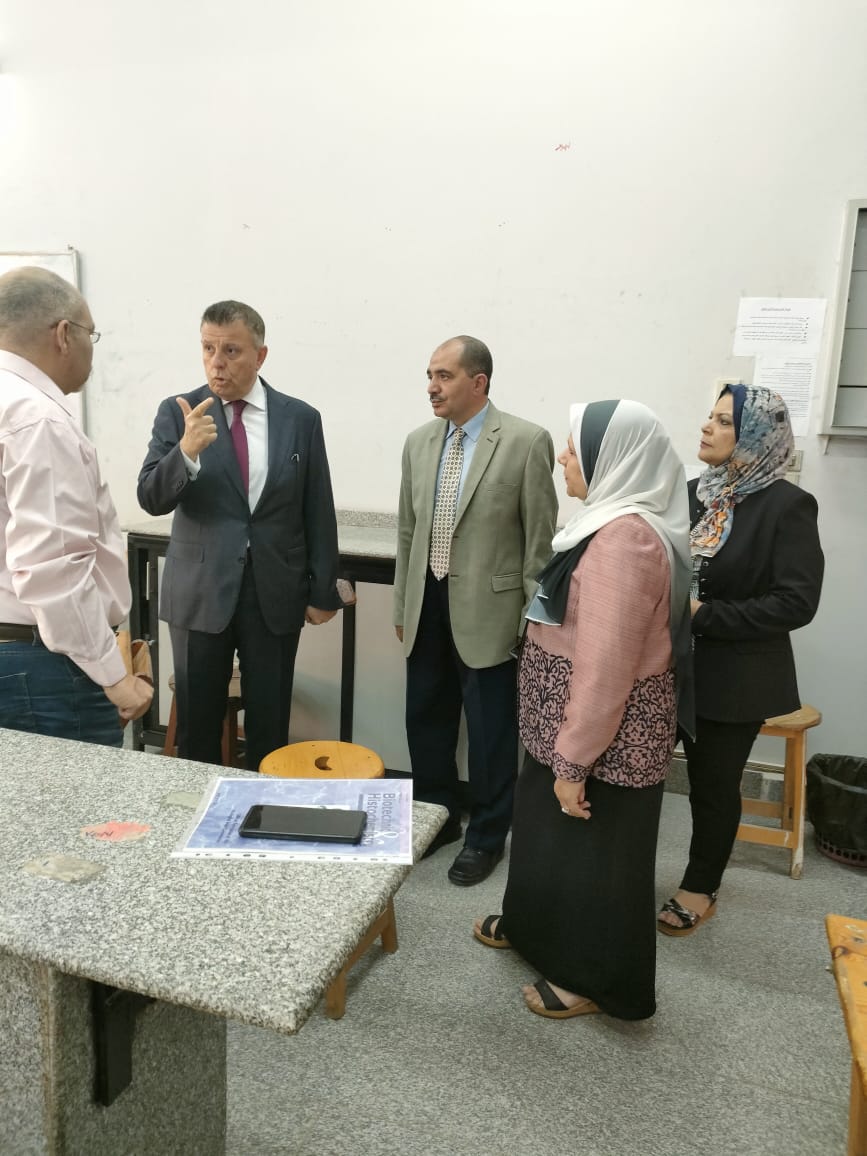 رئيس جامعة عين شمس في كلية العلوم
