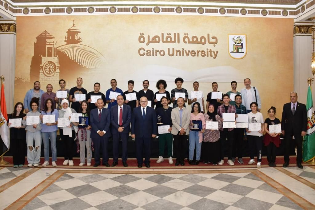 طلاب جامعة القاهرة الفائزون