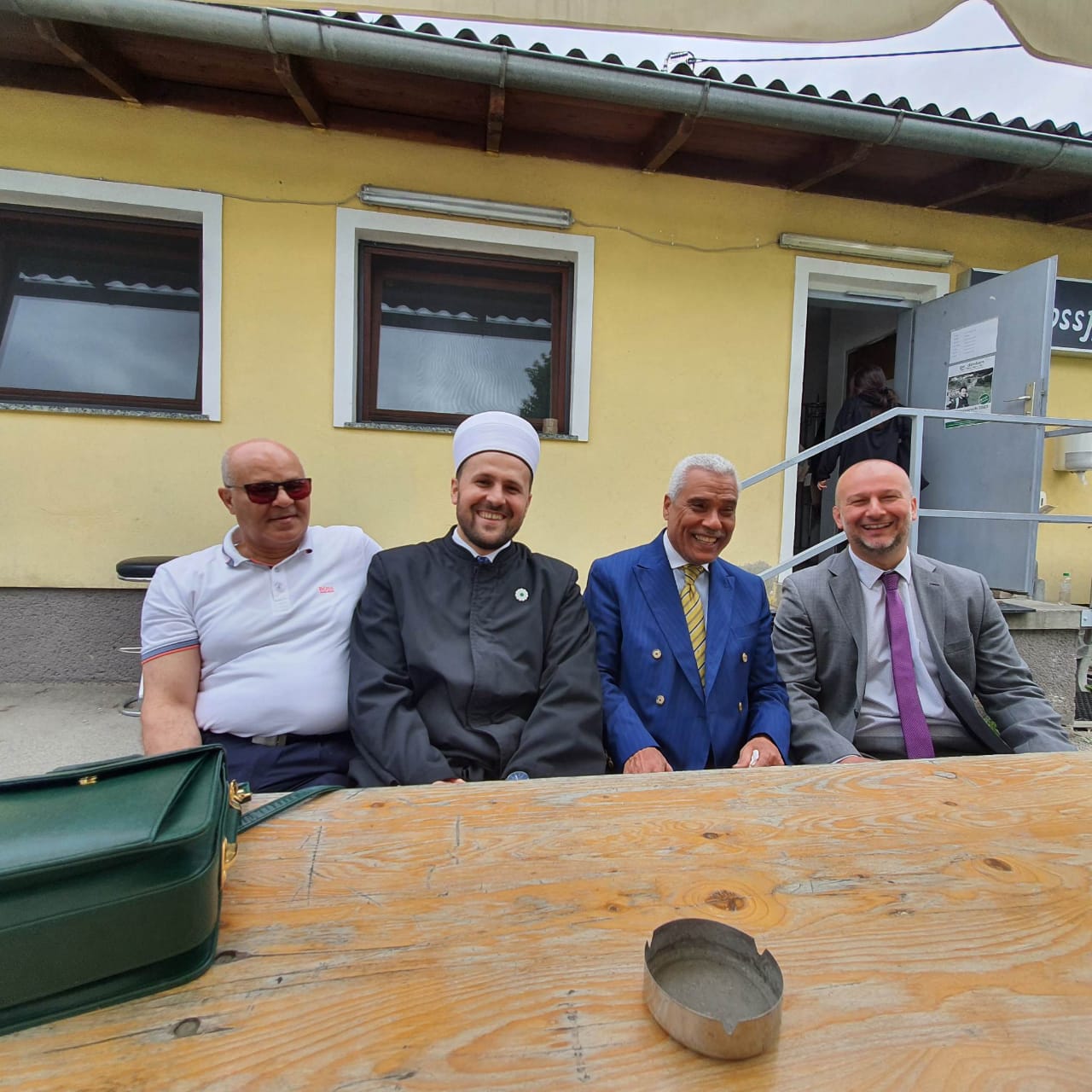 191f5409-afd8-404a-b873-9713478a8b93