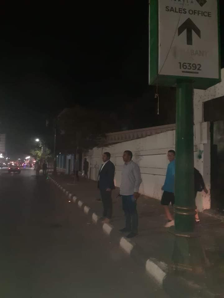 فصل الإضاءة عن الإعلانات بشوارع وميادين حي شرق اسيوط