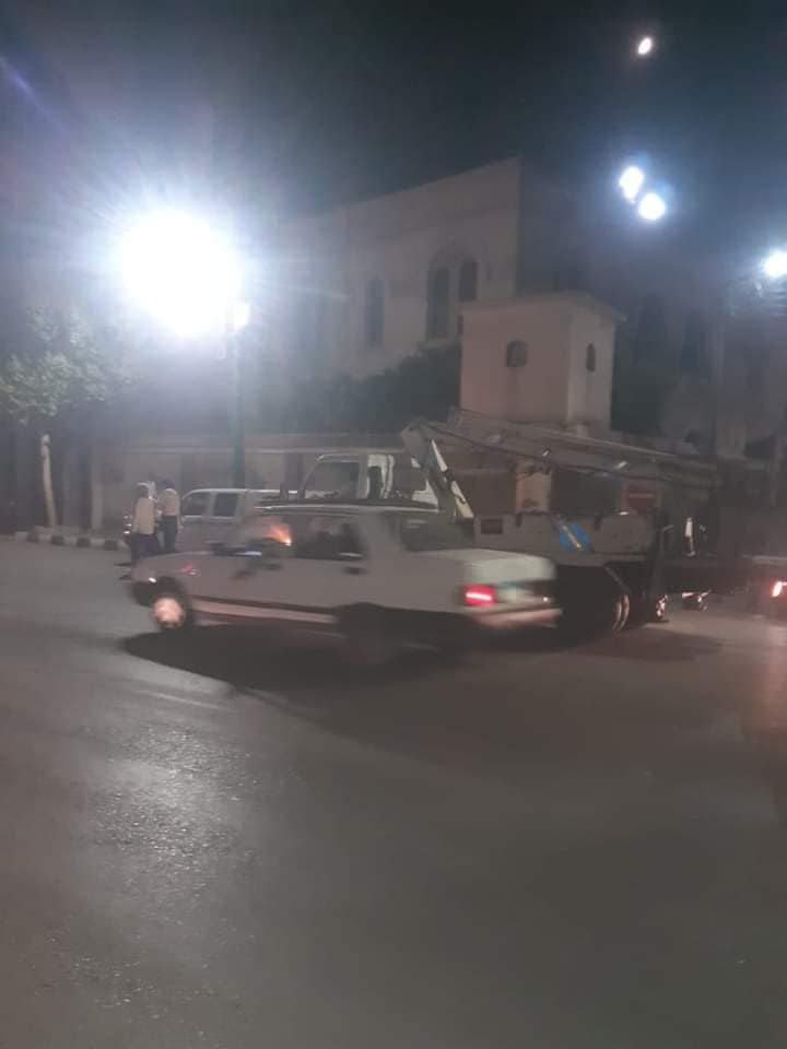 فصل الإضاءة عن الإعلانات بشوارع وميادين حي شرق اسيوط