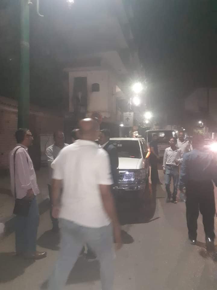 فصل الإضاءة عن الإعلانات بشوارع وميادين حي شرق اسيوط
