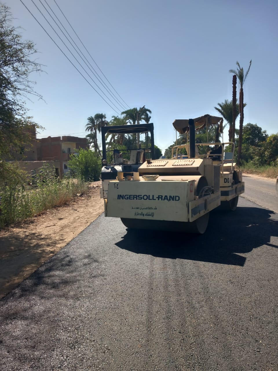 أعمال رصف طريق  أسيوط - البداري 