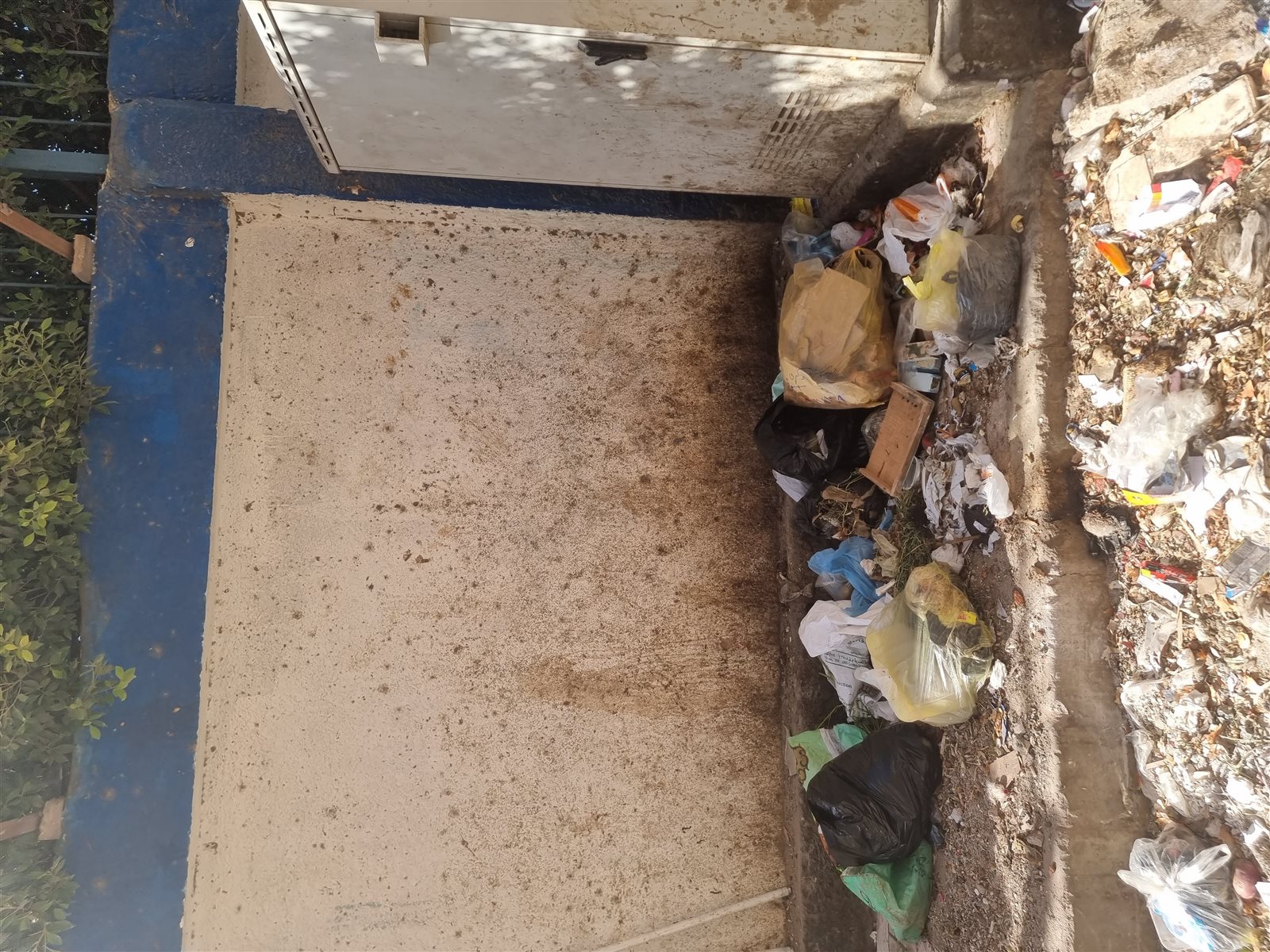 القمامة وتراكم النفايات الصلبة تحاصر حي غرب أسيوط