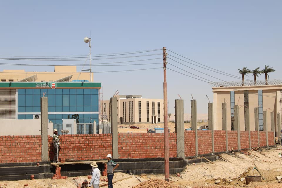 محافظ الوادي الجديد يتابع موقف تشغيل المرافق بالعاصمة الإدارية الجديدة للمحافظة 