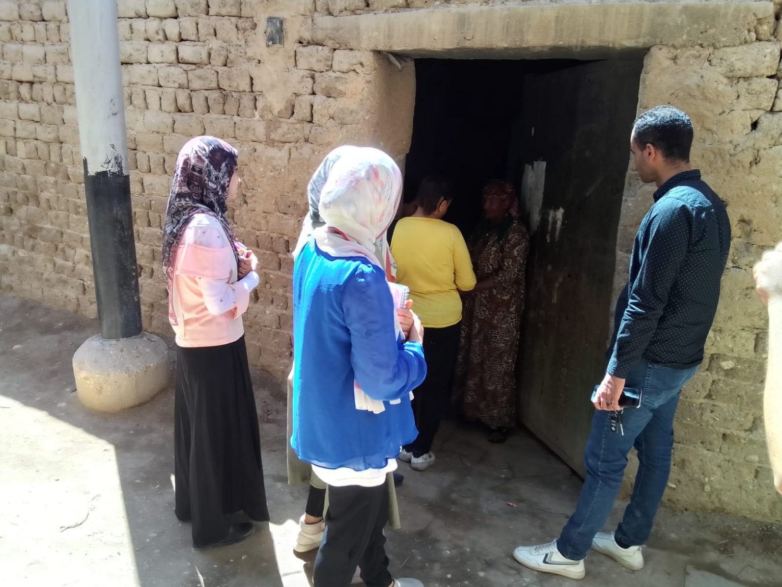 القومي للمرأة في محافظة أسيوط يدشن حملة طرق الابواب “عنوان بلدي أمانة” 