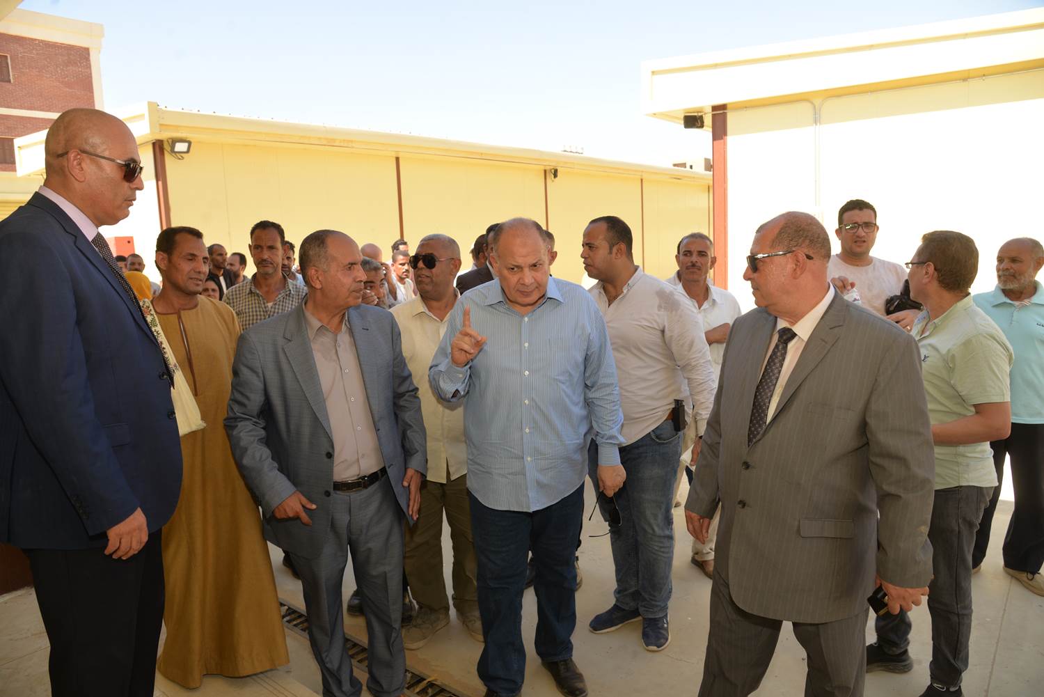 محافظ أسيوط يتفقد أعمال إنشاء سوق قرية دشلوط النموذجي بمركز ديروط