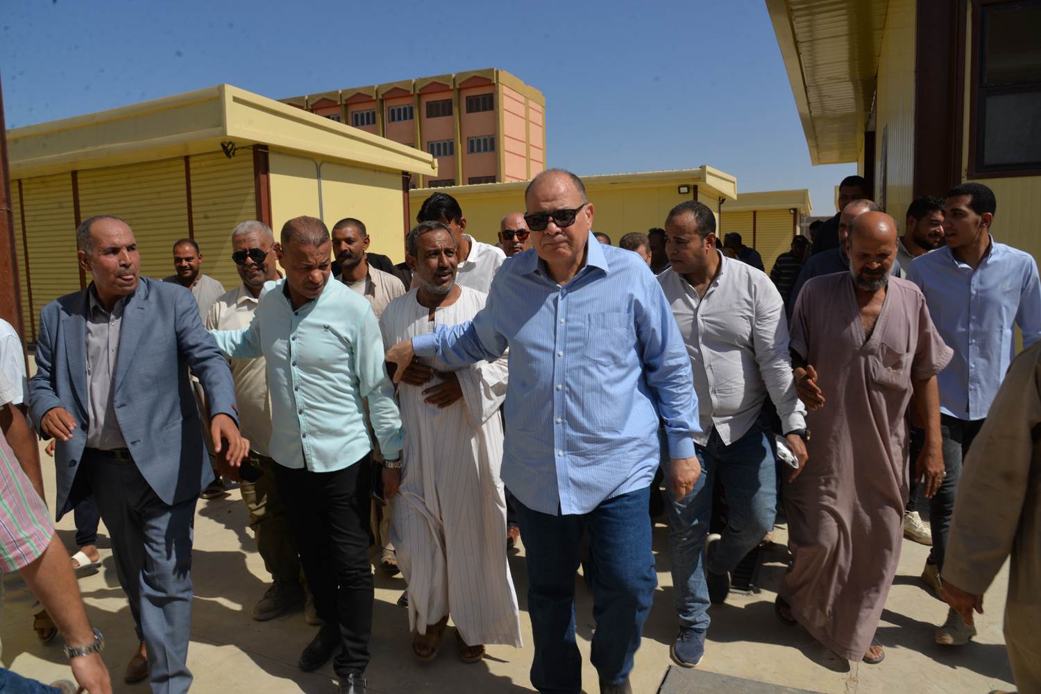 محافظ أسيوط يتفقد أعمال إنشاء سوق قرية دشلوط النموذجي بمركز ديروط