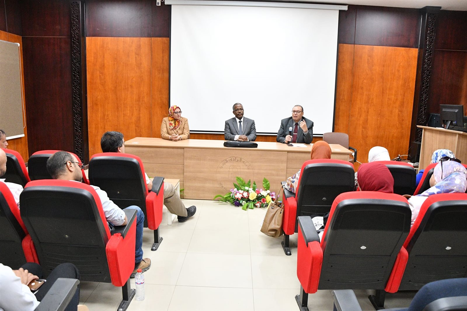 تقام في جامعة الوادي الجديد دورة تدريبية لإعداد المعلم الجامعي