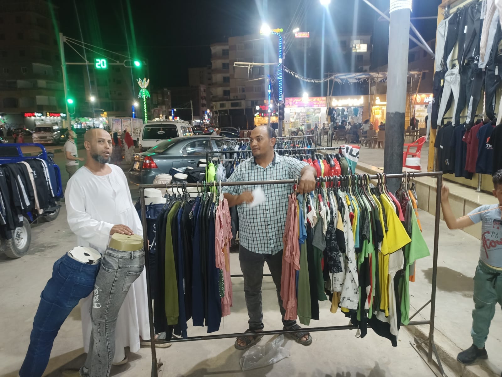 حملة اشغالات وازالة تعديات في مدينة الخارجة