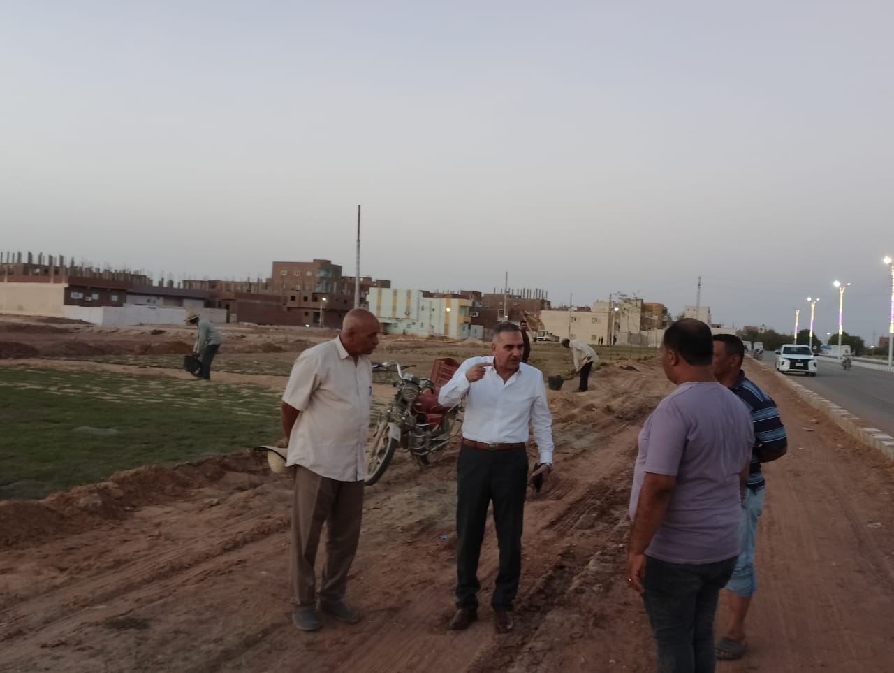 انشاء مسطح أخضر كمتنفس لأهالي الداخلة