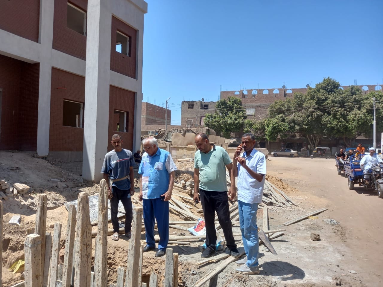 رئيس مركز ومدينة صدفا يفحص مشروعات المبادرة الرئاسية لتطوير الريف المصري