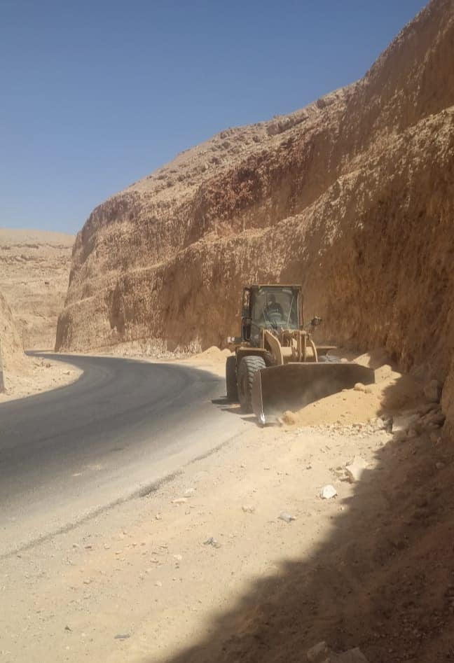 رئيس مركز ومدينة الغنايم تم عمل ساتر رمال بمنحنيات الجبال لتقليل الحوادث