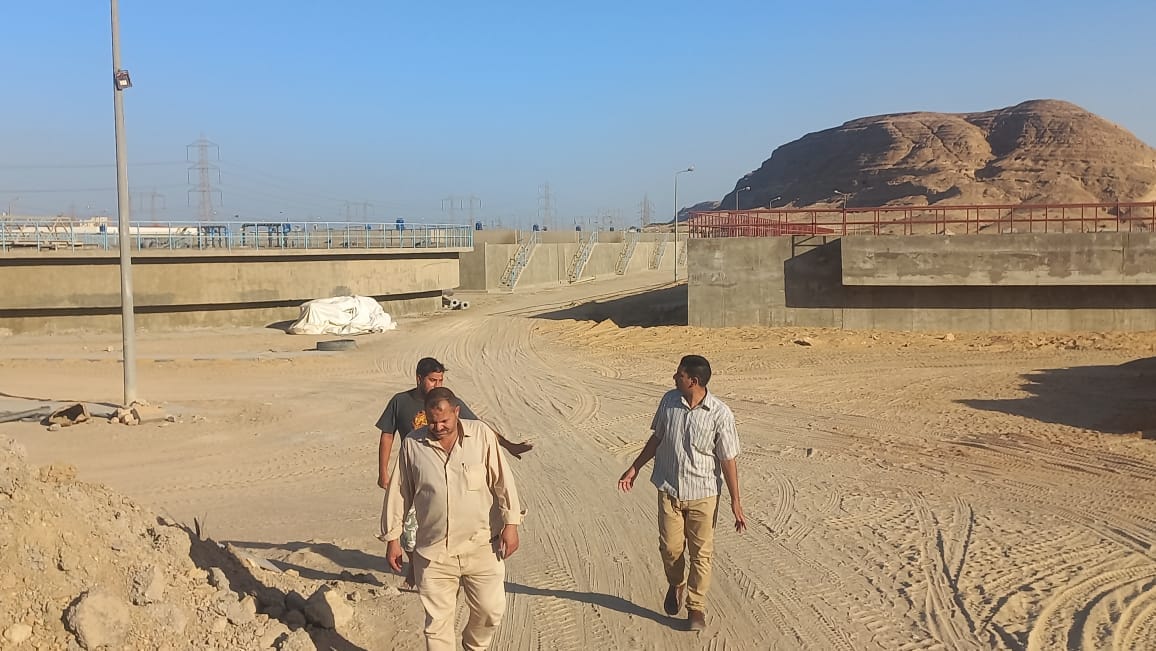 رئيس مركز ومدينة الغنايم يتفقد محطة معالجة صرف صحي بقرية المشايعة