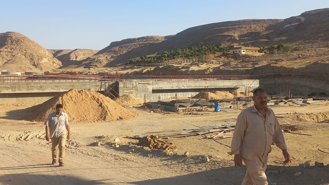 رئيس مركز ومدينة الغنايم يتفقد محطة معالجة صرف صحي بقرية المشايعة