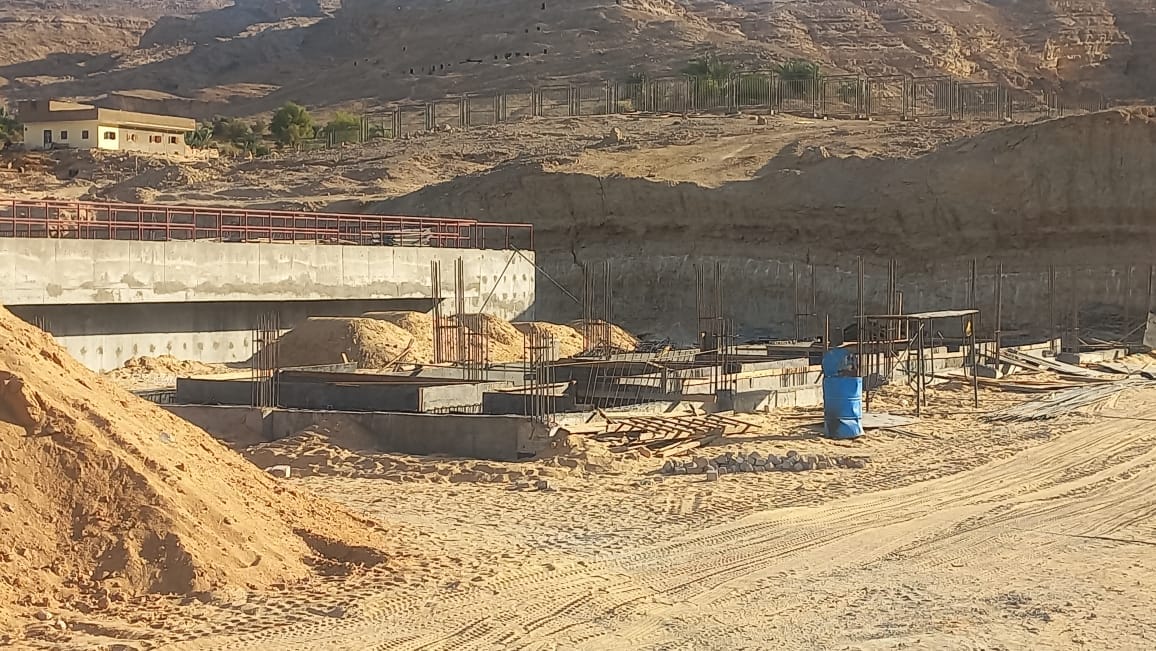 رئيس مركز ومدينة الغنايم يتفقد محطة معالجة صرف صحي بقرية المشايعة