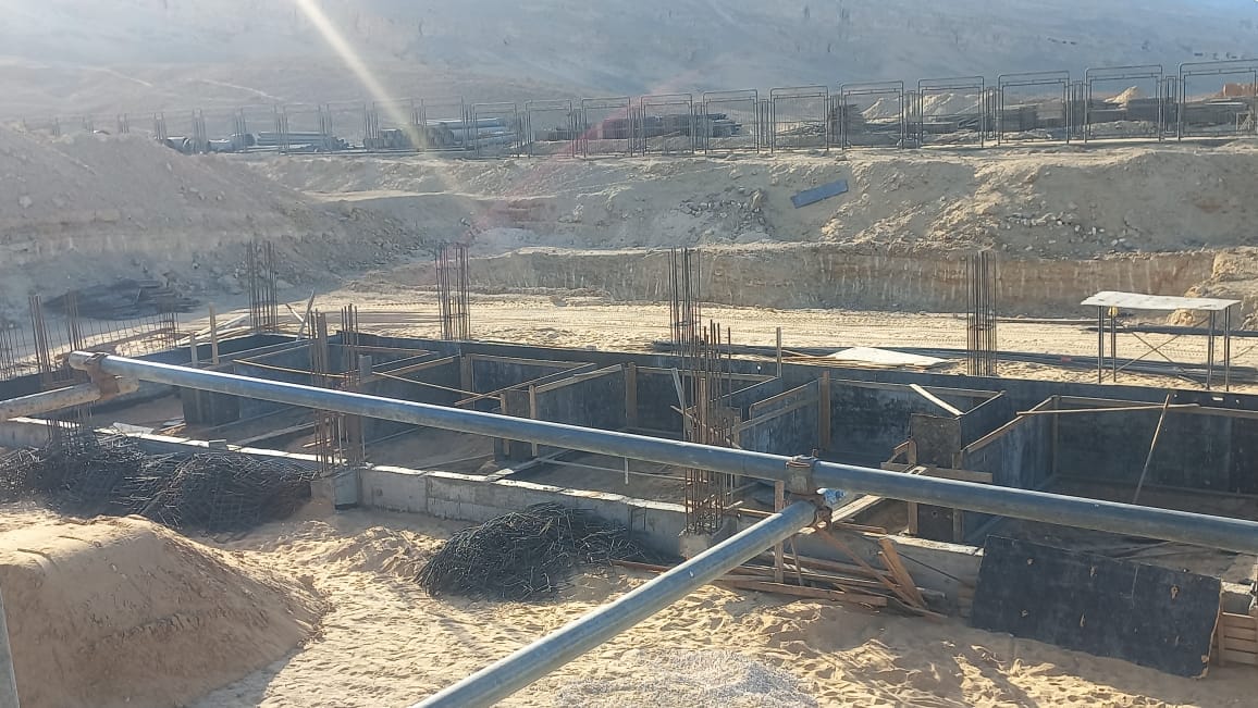 رئيس مركز ومدينة الغنايم يتفقد محطة معالجة صرف صحي بقرية المشايعة