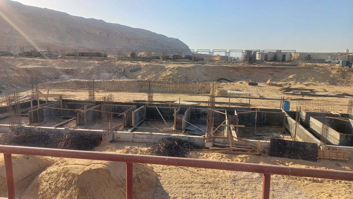 رئيس مركز ومدينة الغنايم يتفقد محطة معالجة صرف صحي بقرية المشايعة