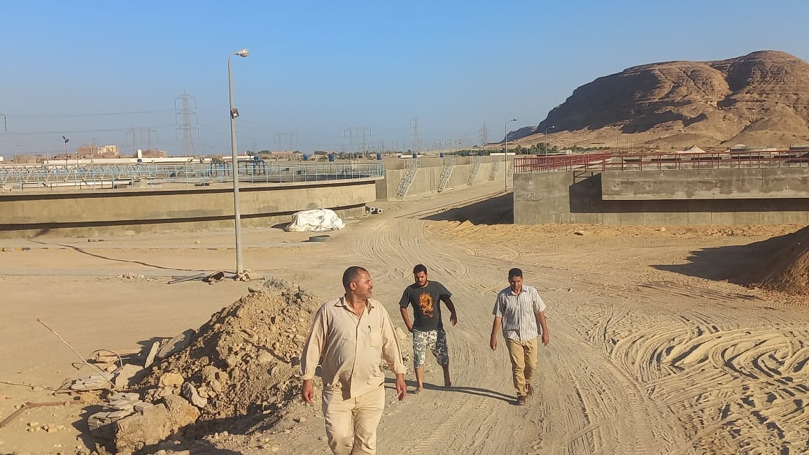 رئيس مركز ومدينة الغنايم يتفقد محطة معالجة صرف صحي بقرية المشايعة