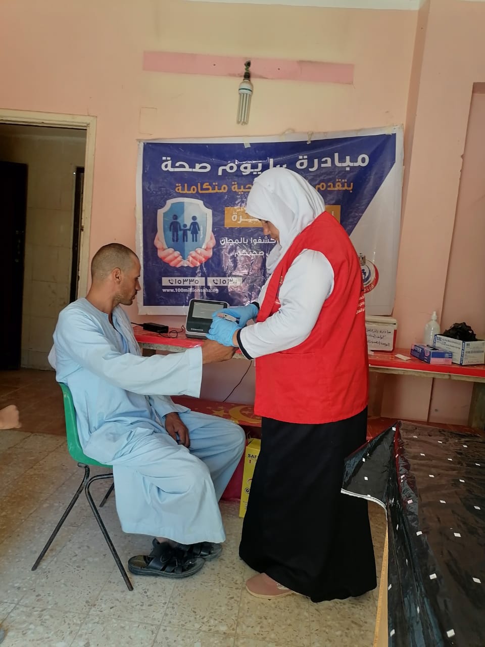 ١٠٠ مليون صحة تزور أهالي مركز الغنايم بفرق طبية متنقلة