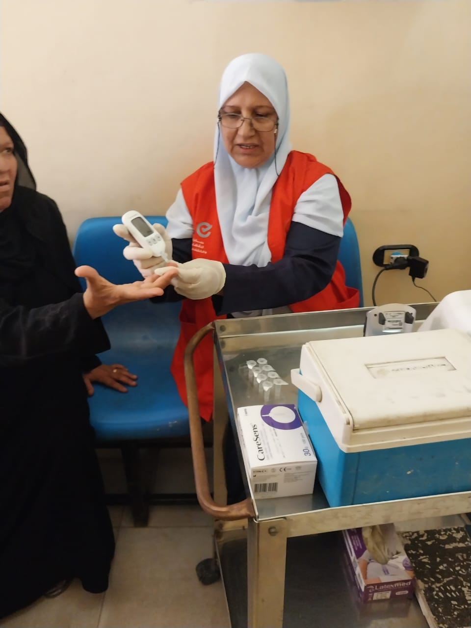 ١٠٠ مليون صحة تزور أهالي مركز الغنايم بفرق طبية متنقلة