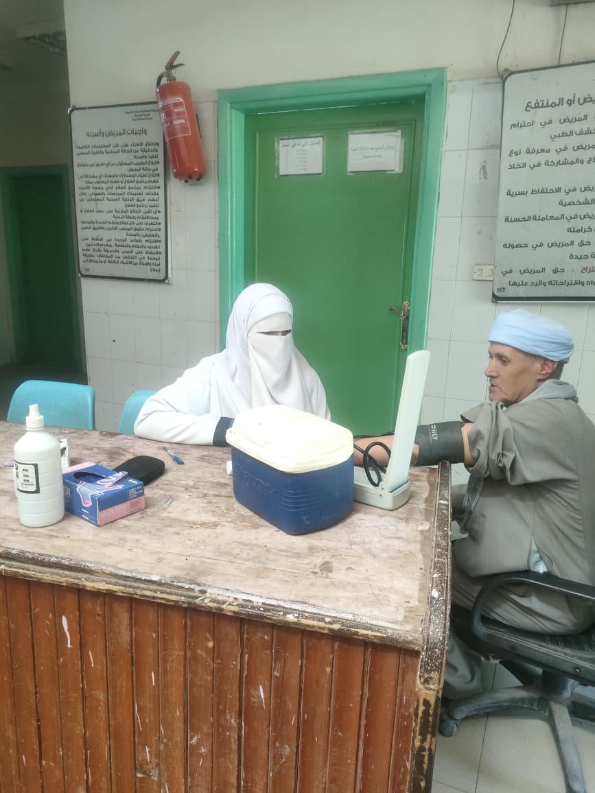 ١٠٠ مليون صحة تزور أهالي مركز الغنايم بفرق طبية متنقلة