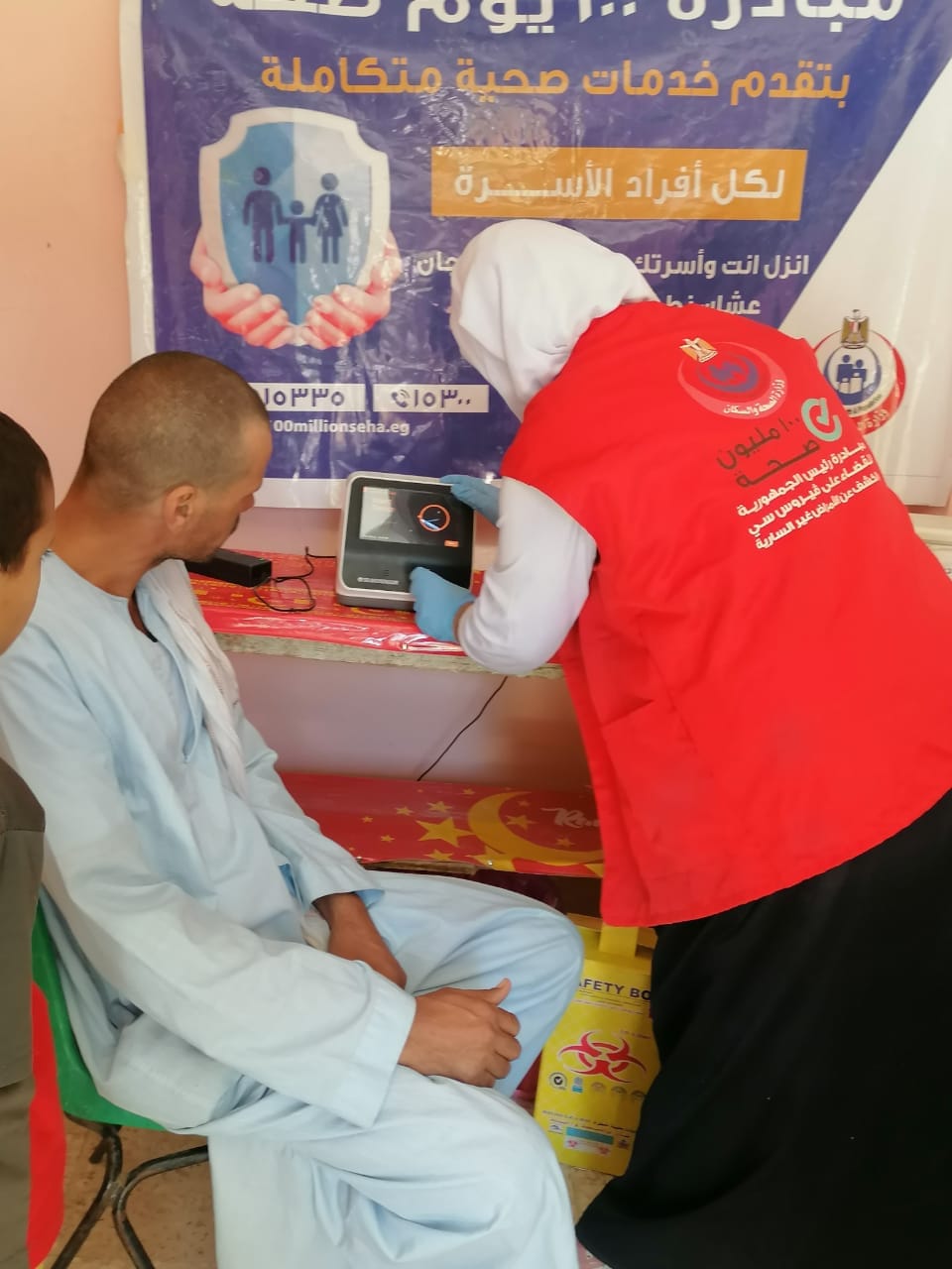 ١٠٠ مليون صحة تزور أهالي مركز الغنايم بفرق طبية متنقلة