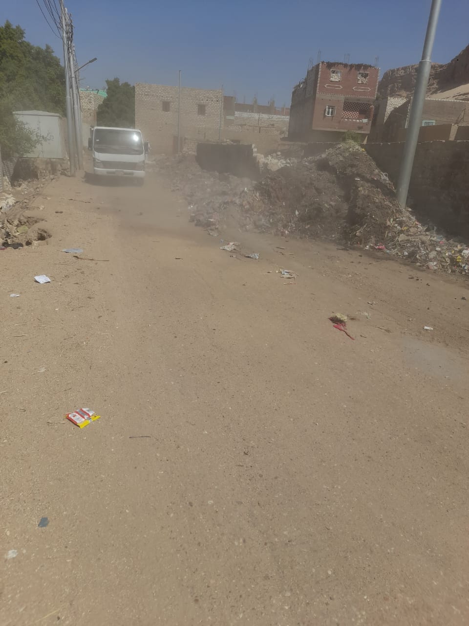 رفع 72 طنًا مخلفات من منطقة كوبري العسيرات والمظليطين بمركز ابنوب