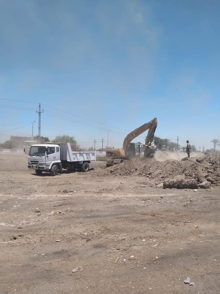 تنظيف وتحسين حالة الطرق في مركز الفتح باسيوط