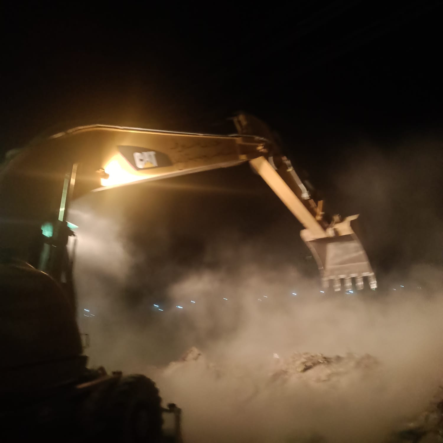 تنظيف وتحسين حالة الطرق في مركز الفتح باسيوط