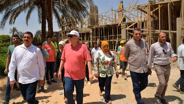 محافظ أسيوط يتفقد الأعمال الإنشائية للمركز الطبي بقرية الشيخ شحاتة بساحل سليم