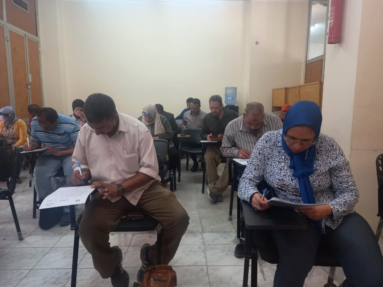 محافظ أسيوط عقد اختبارات للمتقدمين للدورات التدريبية بمركز بسقارة للعاملين بالوحدات المحلية