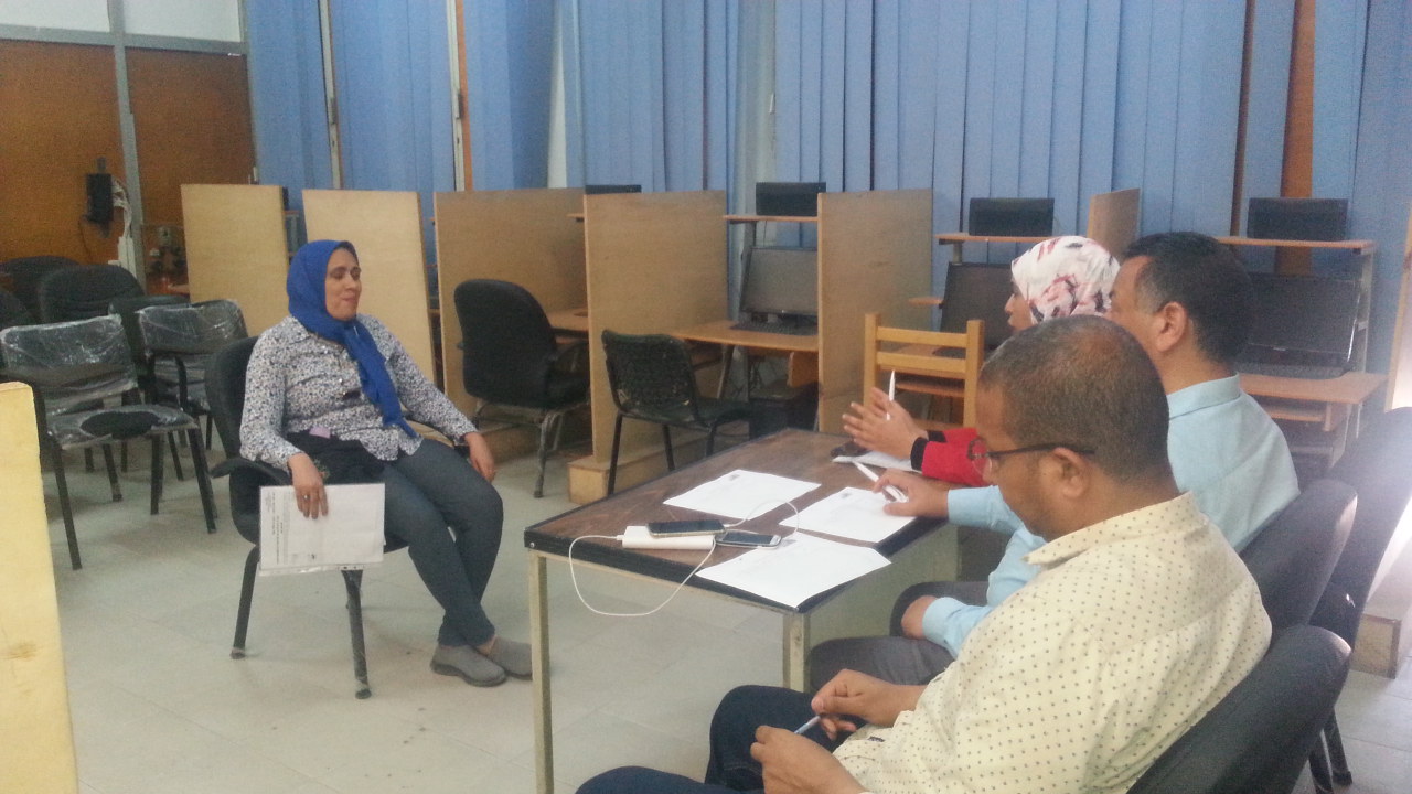 محافظ أسيوط عقد اختبارات للمتقدمين للدورات التدريبية بمركز بسقارة للعاملين بالوحدات المحلية