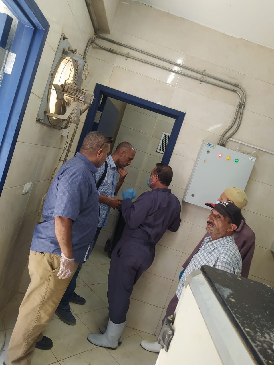 شئون البيئة بمدينة أبوتيج ننفقد المستشفى المركزي للاطمئنان على تطبيق الإجراءات الصحية