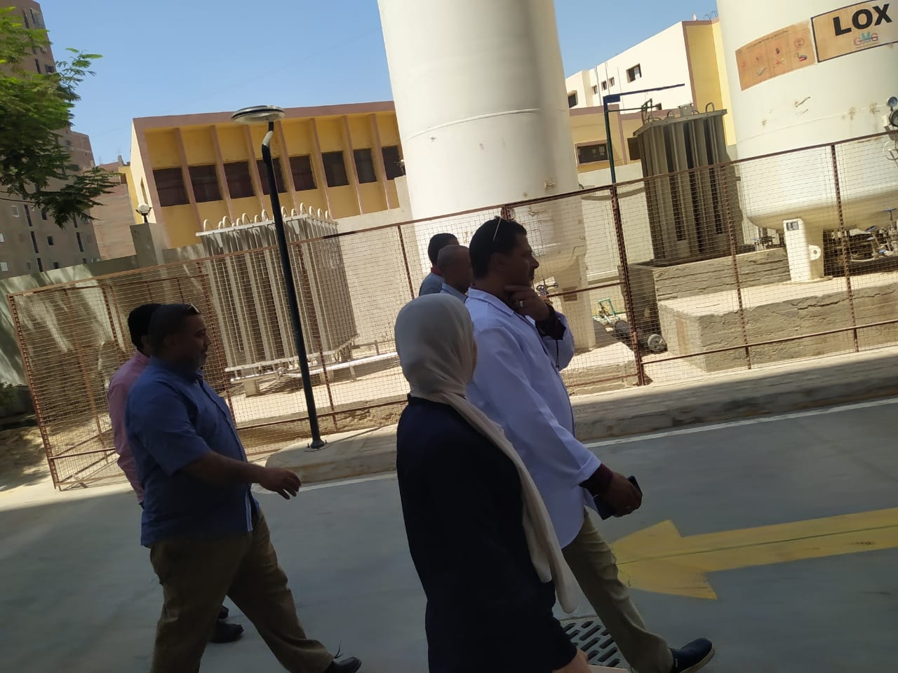 شئون البيئة بمدينة أبوتيج ننفقد المستشفى المركزي للاطمئنان على تطبيق الإجراءات الصحية