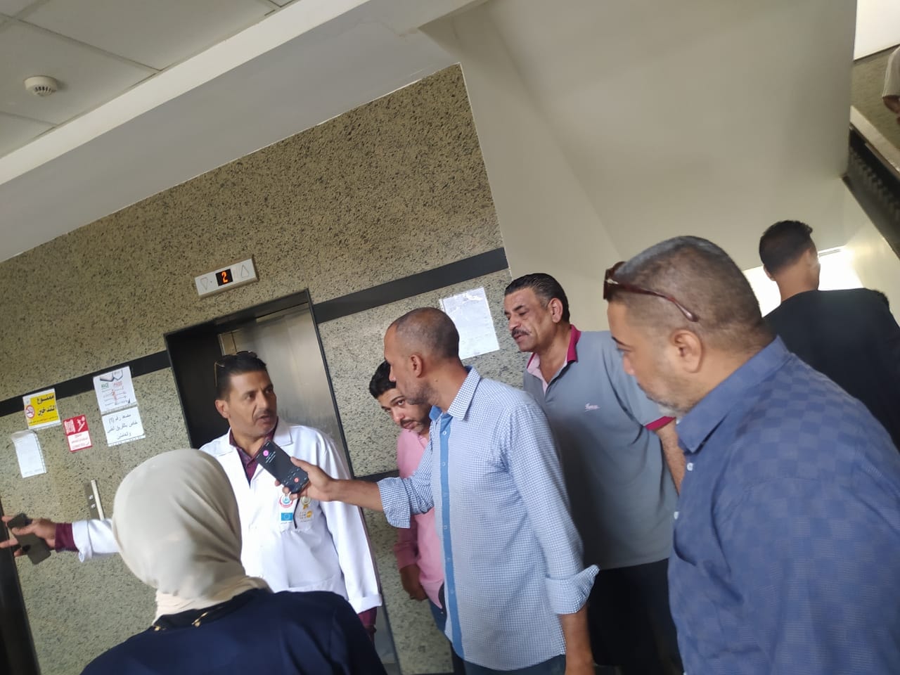 شئون البيئة بمدينة أبوتيج ننفقد المستشفى المركزي للاطمئنان على تطبيق الإجراءات الصحية
