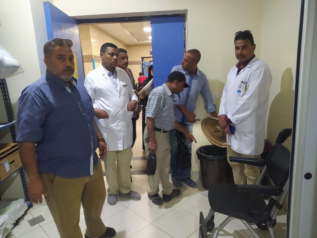 شئون البيئة بمدينة أبوتيج ننفقد المستشفى المركزي للاطمئنان على تطبيق الإجراءات الصحية