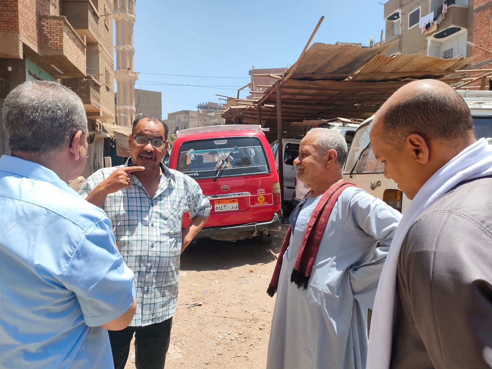 رئيس مدينة القوصية .. إنشاء موقف سيارات جديد ويتفقد مواقف السيارات الحالية