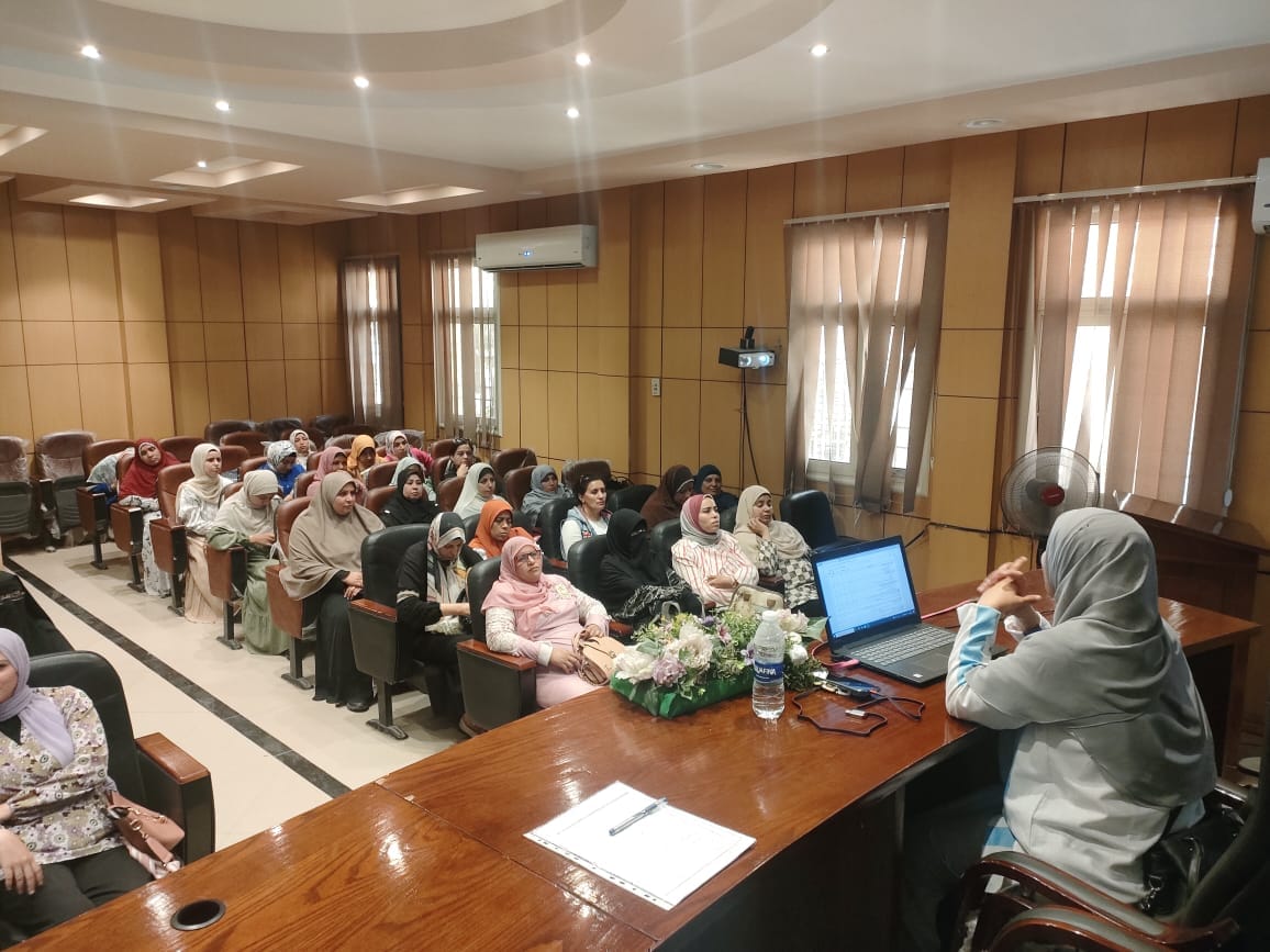 جلسة تدريبية لمنسقي الجودة بإدارتي القوصيه وأبوتيج الصحية