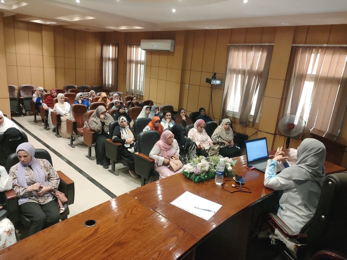جلسة تدريبية لمنسقي الجودة بإدارتي القوصيه وأبوتيج الصحية