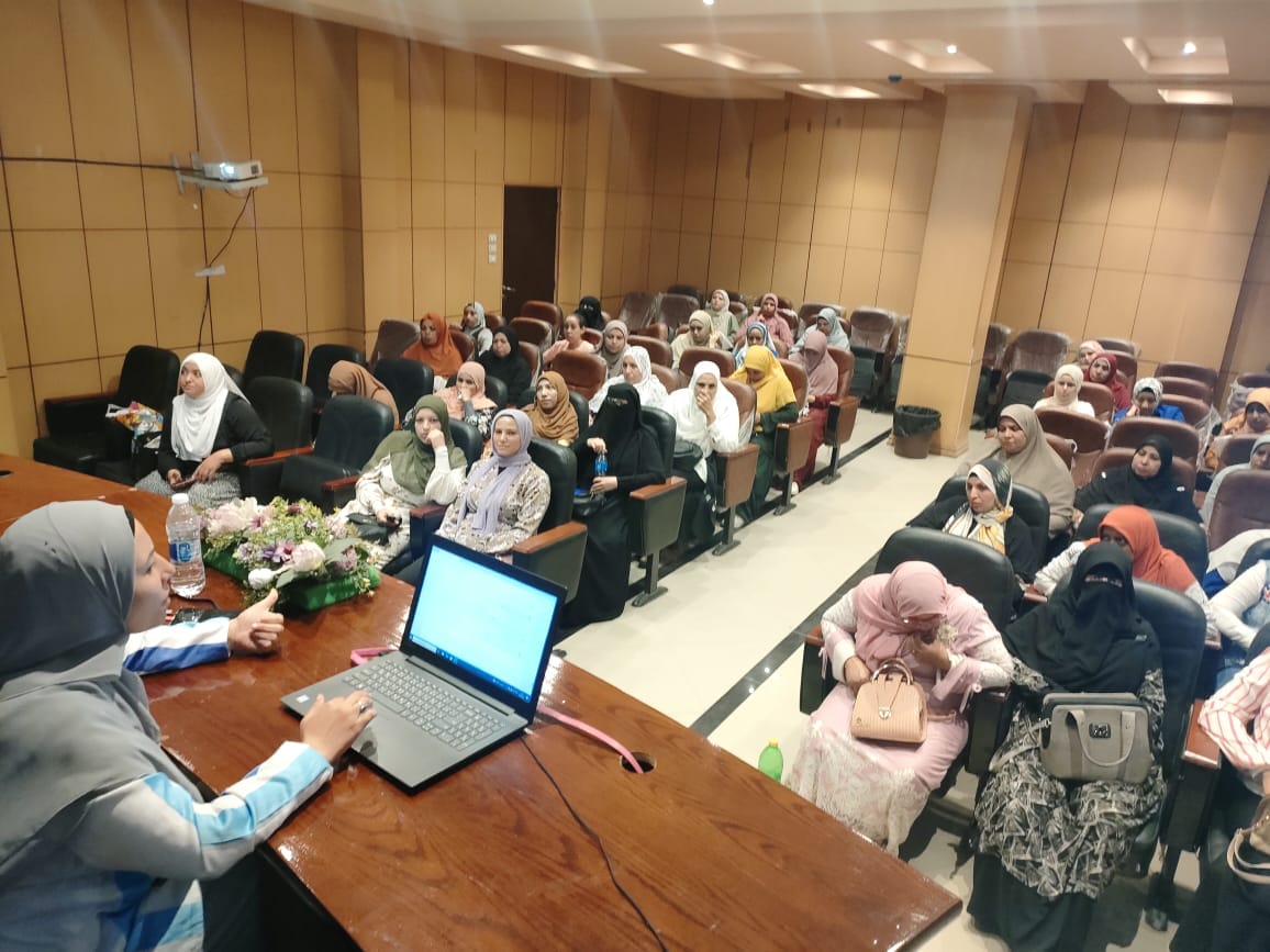 جلسة تدريبية لمنسقي الجودة بإدارتي القوصيه وأبوتيج الصحية