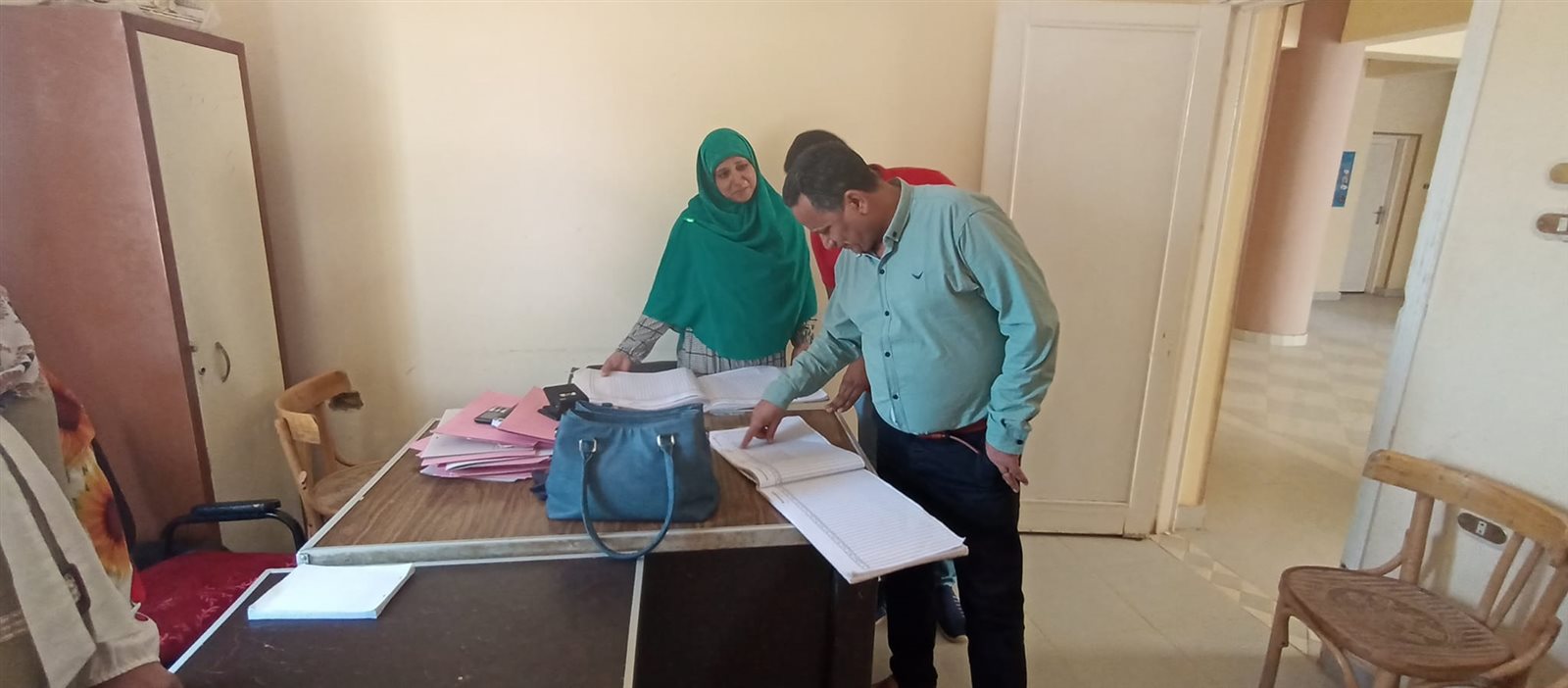 رئيس الوحدة المحلية بباريس يشدد علي ضرورة الالتزام بترشيد استخدام الطاقة الكهربائية