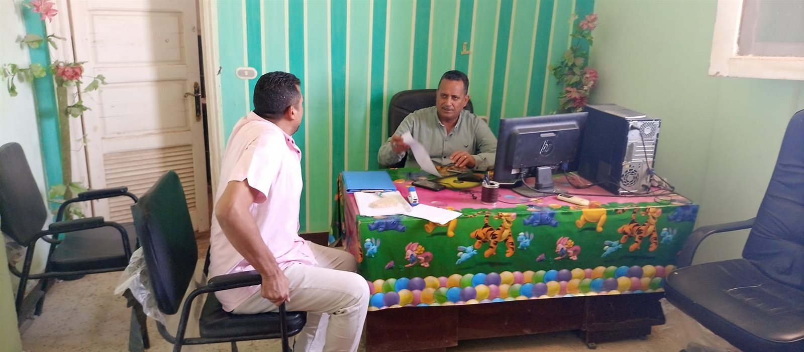 رئيس الوحدة المحلية بباريس يشدد علي ضرورة الالتزام بترشيد استخدام الطاقة الكهربائية