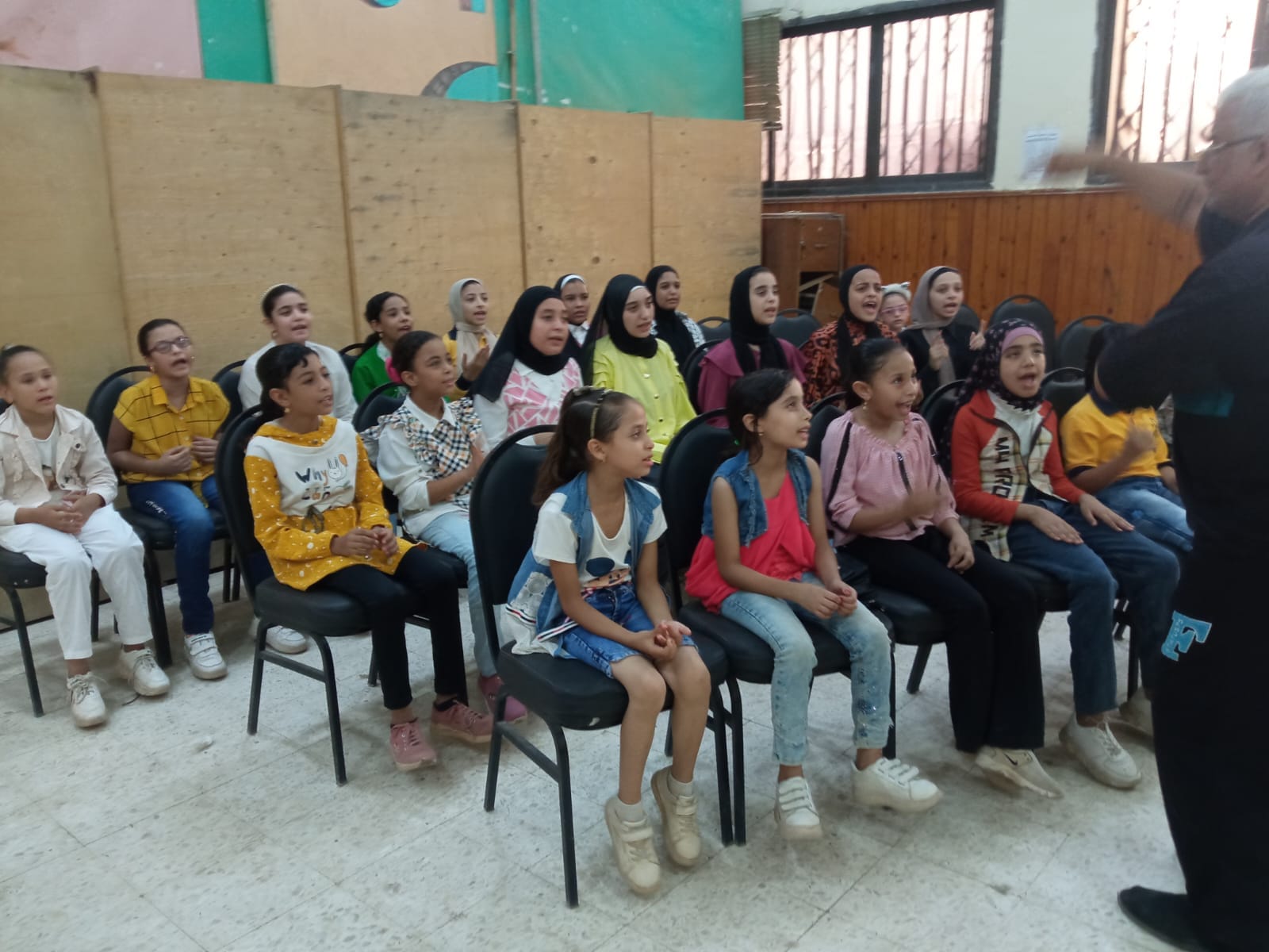كورال أطفال قصر ثقافة ساحل سليم يقدم الأغاني الوطنية في بروفاته الاسبوعية