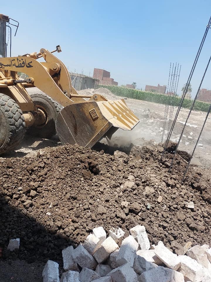 حملات ازالة مكثفة في قرية مير بالقوصية