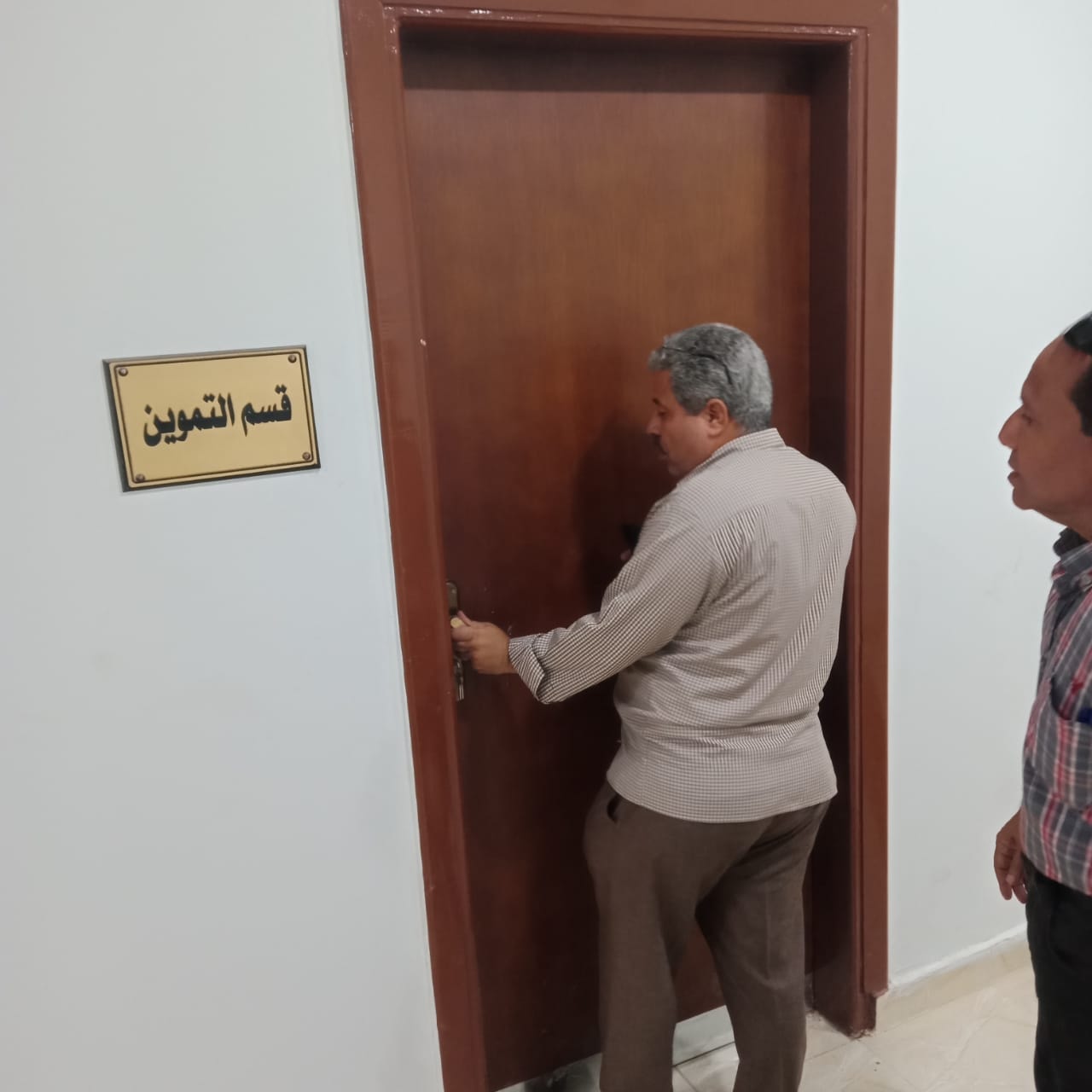 رئيس مركز ومدينة أبوتيج يتفقد مجمع الخدمات بقريتي النخيلة وباقور