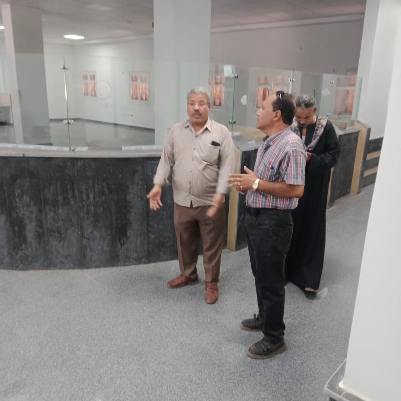 رئيس مركز ومدينة أبوتيج يتفقد مجمع الخدمات بقريتي النخيلة وباقور