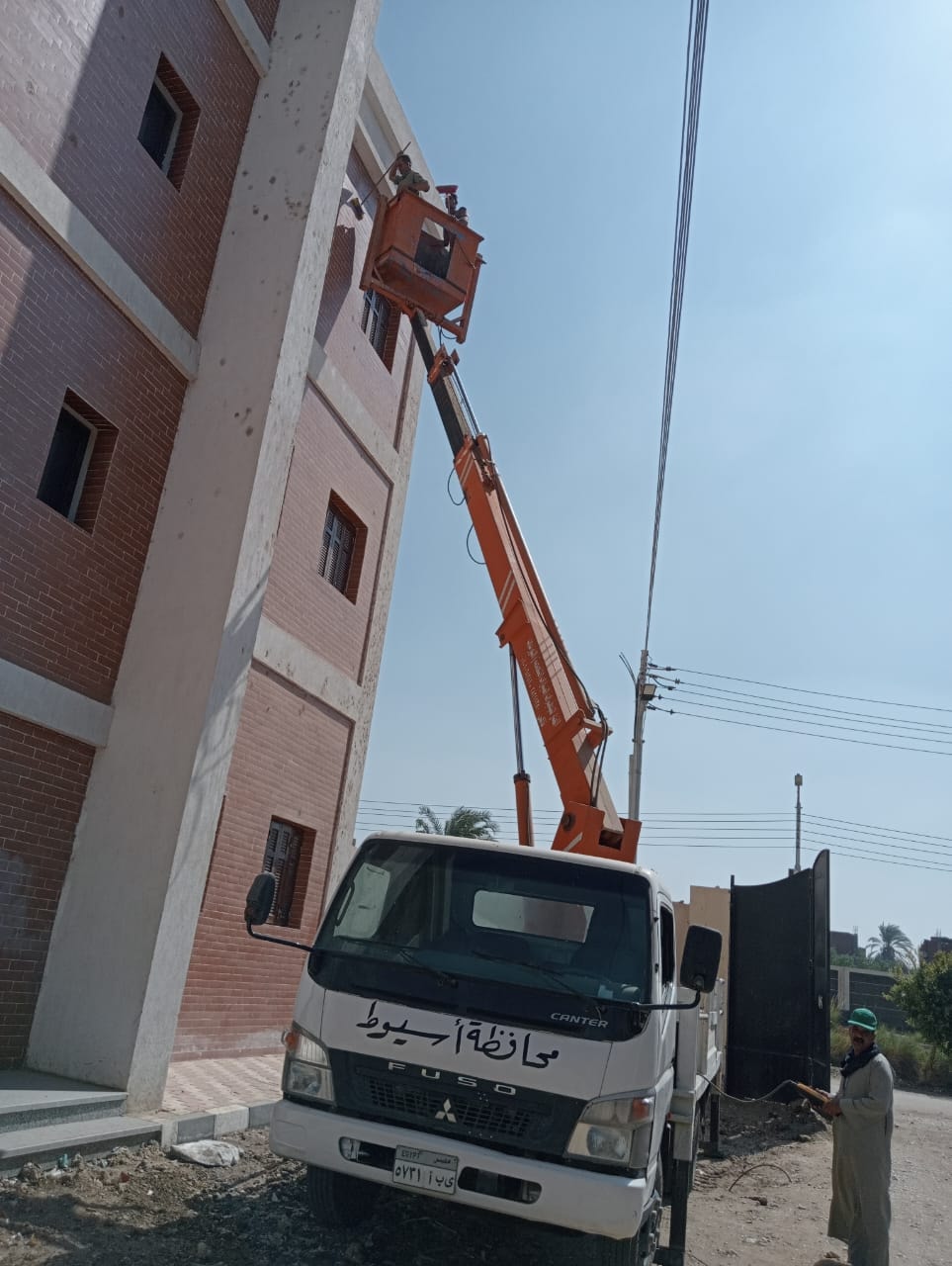 رئيس مركز ومدينة أبوتيج يتفقد مجمع الخدمات بقريتي النخيلة وباقور
